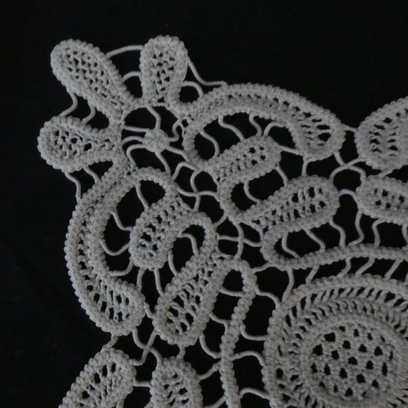 Beautiful Vintage Handmade Crochet Doily - Picture 2 of 6
